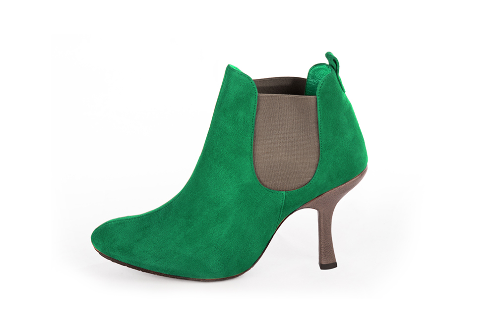 Boots femme : Boots élastiques sur les côtés couleur vert émeraude et marron taupe. Bout rond. Talon haut bobine. Vue de profil - Florence KOOIJMAN