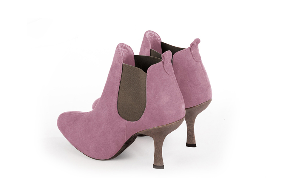 Bottines élégantes et raffinées avec des élastiques sur les côtés, coloris violet mauve et marron taupe. Bout rond. Haut. Talon bobine. Personnalisation : Choix des cuirs, des couleurs et des talons. Cou-de-pied sur mesure. - Florence KOOIJMAN