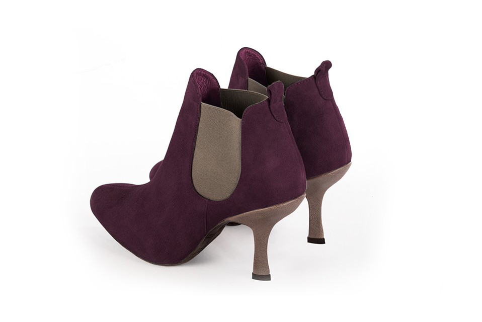 Bottines élégantes et raffinées avec des élastiques sur les côtés, coloris rouge aubergine et marron taupe. Bout rond. Haut. Talon bobine. Personnalisation : Choix des cuirs, des couleurs et des talons. Cou-de-pied sur mesure. - Florence KOOIJMAN