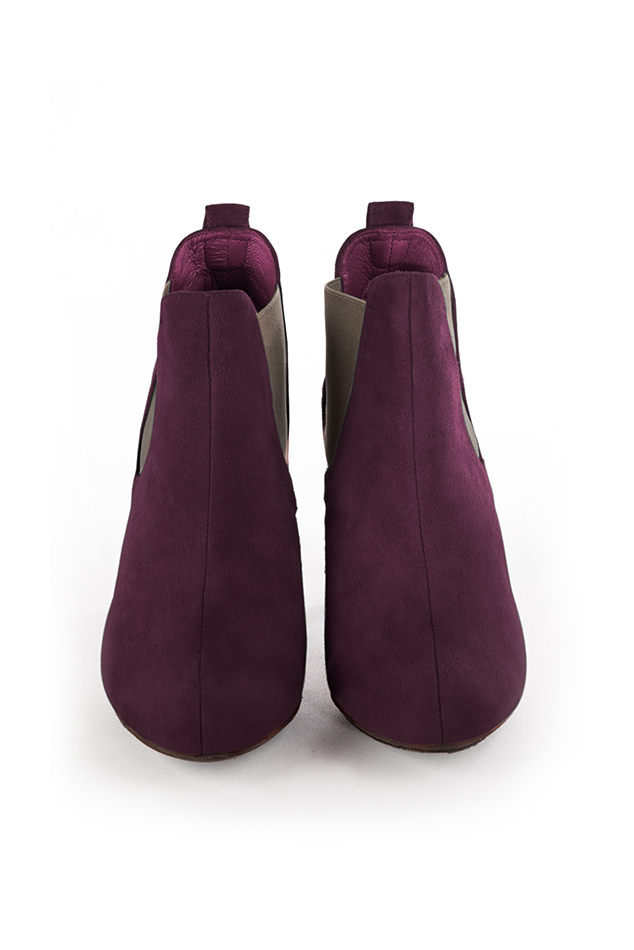 Bottines élégantes et raffinées avec des élastiques sur les côtés, coloris rouge aubergine et marron taupe. Bout rond. Haut. Talon bobine. Personnalisation : Choix des cuirs, des couleurs et des talons. Cou-de-pied sur mesure. - Florence KOOIJMAN