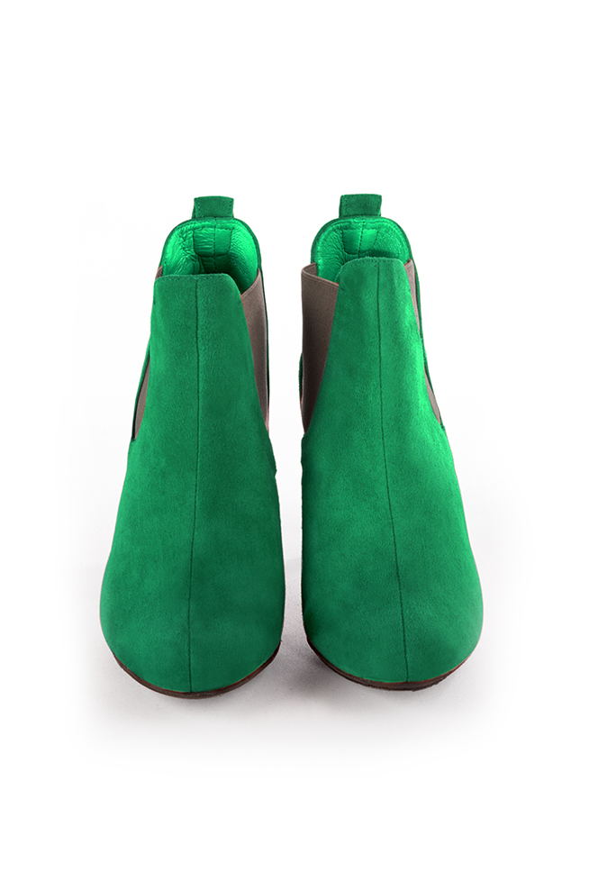 Boots femme : Boots élastiques sur les côtés couleur vert émeraude et marron taupe. Bout rond. Talon haut bobine. Vue du dessus - Florence KOOIJMAN