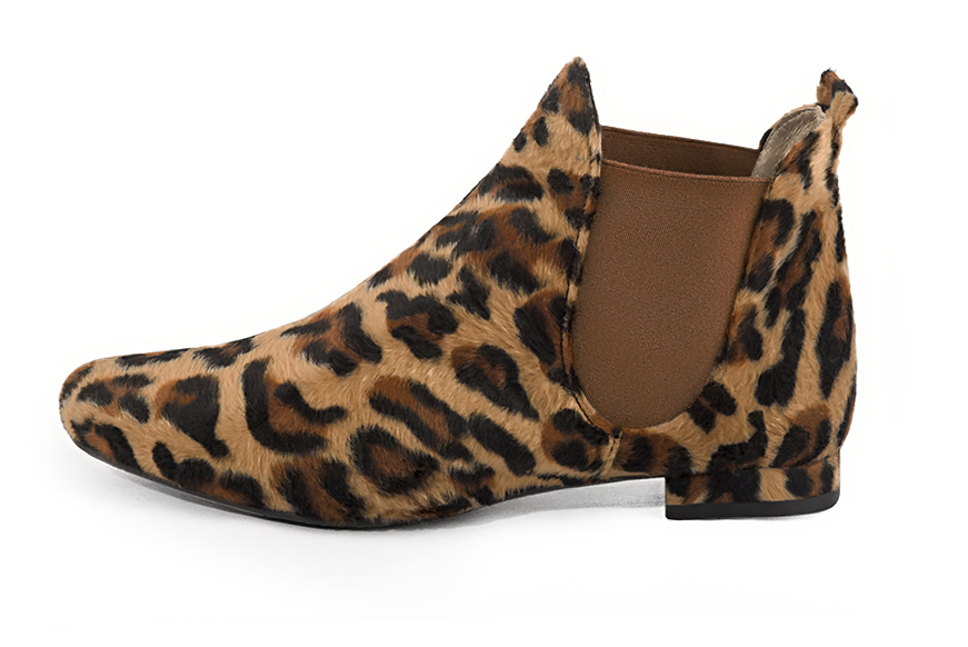 Boots femme : Boots élastiques sur les côtés couleur noir safari et beige camel. Bout rond. Talon plat bottier. Vue de profil - Florence KOOIJMAN