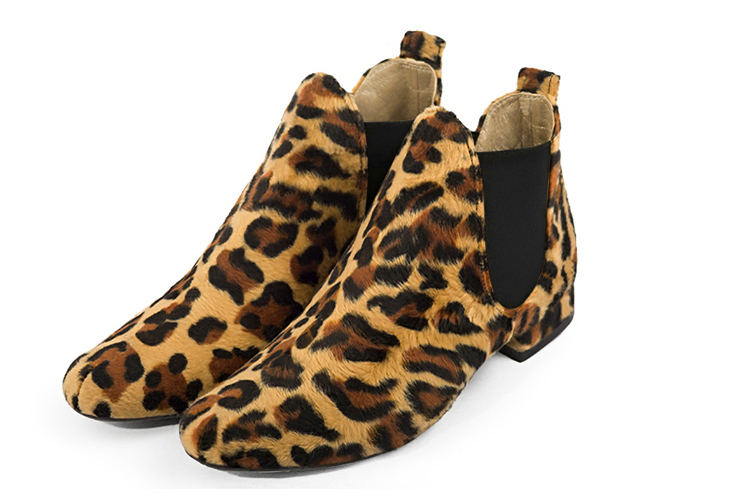 Boots femme : Boots élastiques sur les côtés couleur noir safari. Bout rond. Talon plat bottier Vue avant - Florence KOOIJMAN