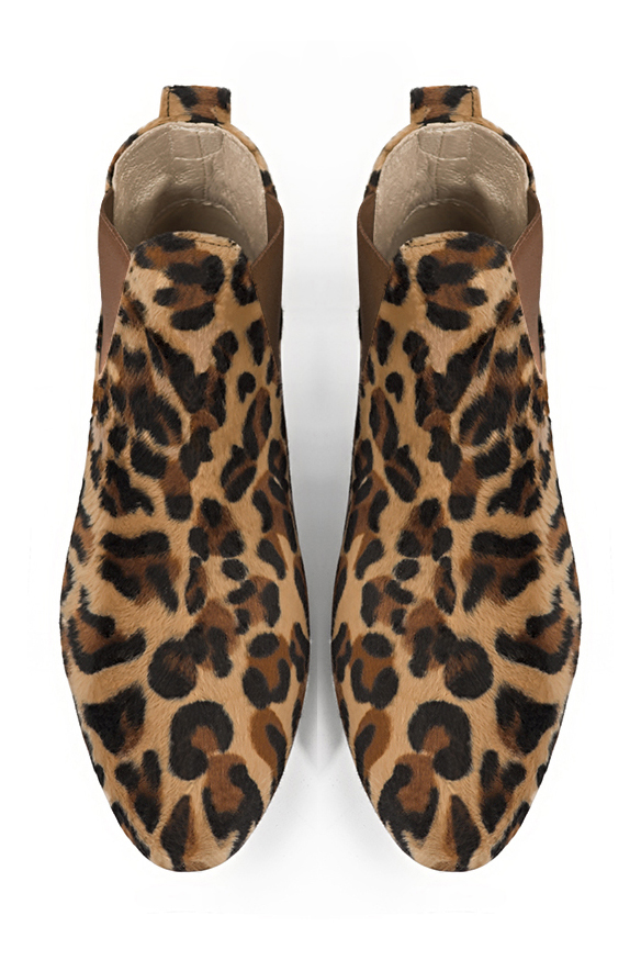 Boots femme : Boots élastiques sur les côtés couleur noir safari et beige camel. Bout rond. Talon plat bottier. Vue du dessus - Florence KOOIJMAN