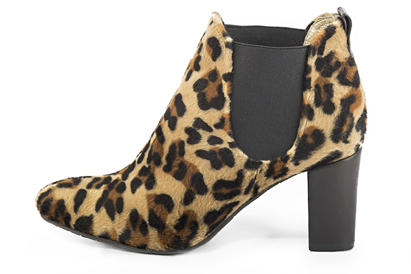 Bottines élégantes et raffinées avec des élastiques sur les côtés, coloris noir. Bout rond. Haut. Talon bottier. Personnalisation : Choix des cuirs, des couleurs et des talons. Cou-de-pied sur mesure. - Florence KOOIJMAN