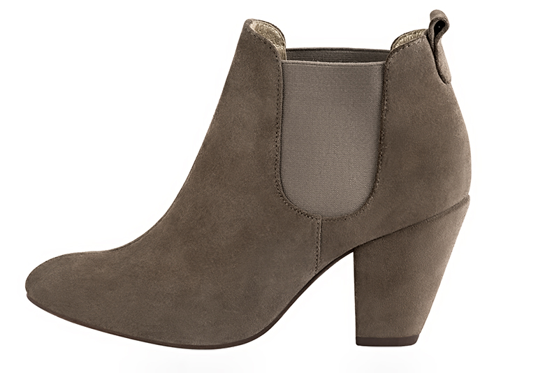 Bottines élégantes et raffinées avec des élastiques sur les côtés, coloris marron chocolat. Bout rond. Haut. Talon conique. Personnalisation : Choix des cuirs, des couleurs et des talons. Cou-de-pied sur mesure. - Florence KOOIJMAN