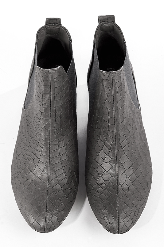 Boots femme :  couleur gris cendre. Bout rond. Petit talon évasé. Vue du dessus - Florence KOOIJMAN