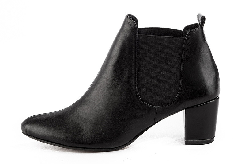 Boots femme : Boots élastiques sur les côtés couleur noir satiné. Bout rond. Talon mi-haut bottier. Vue de profil - Florence KOOIJMAN