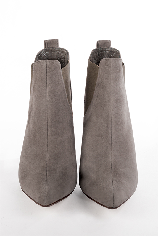 Boots femme :  couleur beige mastic et marron taupe. Bout effilé. Talon très haut bobine. Vue du dessus - Florence KOOIJMAN