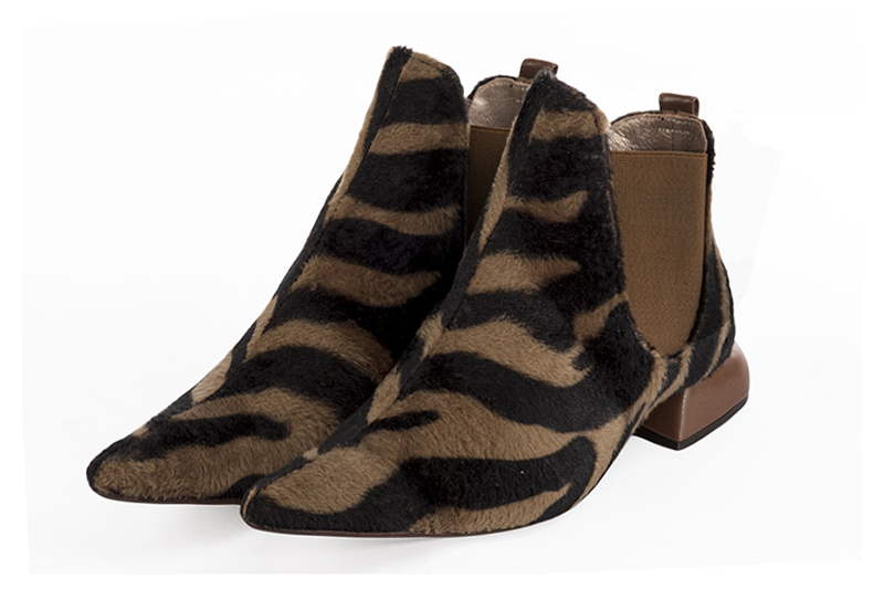 Boots femme avec élastiques : Boots luxe unie avec des élatiques sur les côtés couleur noir safari et marron caramel. Talon mi-haut. Talon bottier. Bout effilé - Florence KOOIJMAN