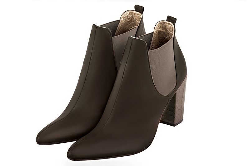 Bottines élégantes et raffinées avec des élastiques sur les côtés, coloris marron ébène et beige mastic. Bout effilé. Haut. Talon bottier. Personnalisation : Choix des cuirs, des couleurs et des talons. Cou-de-pied sur mesure. - Florence KOOIJMAN