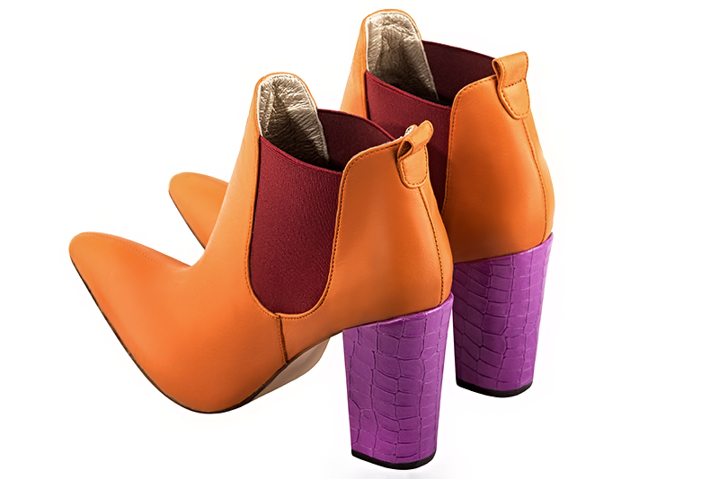 Boots femme : Boots élastiques sur les côtés couleur orange abricot et rouge carmin. Bout effilé. Talon très haut bottier. Vue arrière - Florence KOOIJMAN