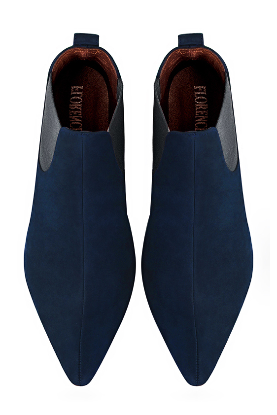 Bottines élégantes et raffinées avec des élastiques sur les côtés, coloris bleu marine et gris cendre. Bout effilé. Haut. Talon conique. Personnalisation : Choix des cuirs, des couleurs et des talons. Cou-de-pied sur mesure. - Florence KOOIJMAN