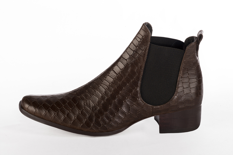 Boots élégantes et raffinées avec des élastiques sur les côtés, coloris marron ébène. Bout rond. Semelle cuir petit talon. Personnalisation : Choix des cuirs, des couleurs et des talons. Cou-de-pied sur mesure. - Florence KOOIJMAN