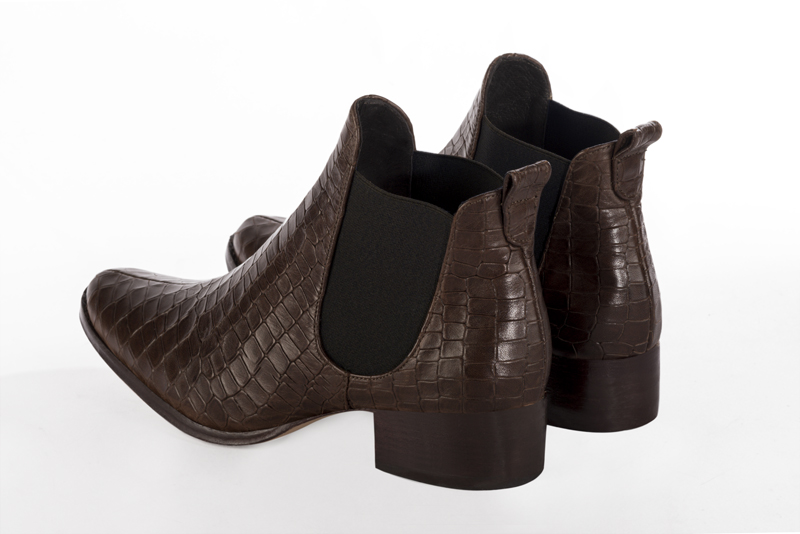 Bottines femme avec des élastiques marron ébène. Bout rond. Semelle en cuir de 4.5 cm - Vue arrière