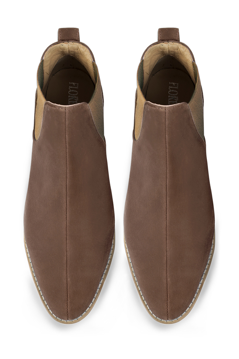 Boots femme : Boots élastiques sur les côtés couleur marron chocolat. Bout rond. Semelle cuir talon plat. Vue du dessus - Florence KOOIJMAN