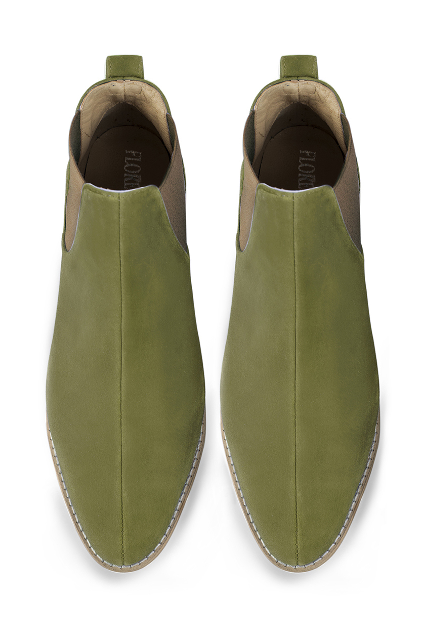 Boots femme : Boots élastiques sur les côtés couleur vert pistache et marron taupe. Bout rond. Semelle cuir talon plat. Vue du dessus - Florence KOOIJMAN