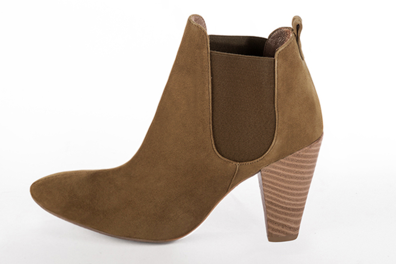 Boots élégantes et raffinées avec des élastiques sur les côtés, coloris marron caramel. Bout rond. Talon très haut bottier. Personnalisation : Choix des cuirs, des couleurs et des talons. Cou-de-pied sur mesure. - Florence KOOIJMAN
