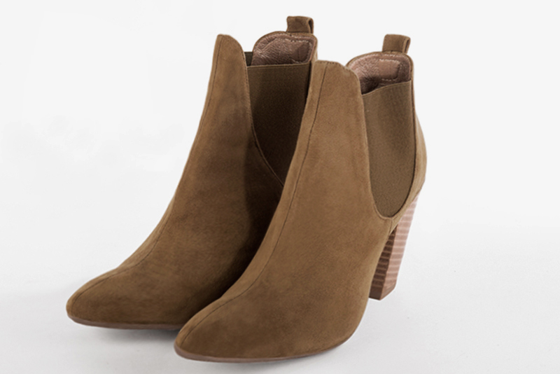 Boots élégantes et raffinées avec des élastiques sur les côtés, coloris marron caramel. Bout rond. Talon très haut bottier. Personnalisation : Choix des cuirs, des couleurs et des talons. Cou-de-pied sur mesure. - Florence KOOIJMAN