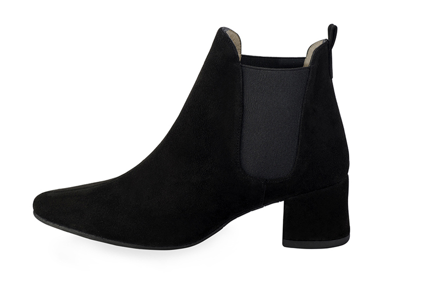 Boots femme : Boots élastiques sur les côtés couleur noir mat. Bout rond. Petit talon évasé. Vue de profil - Florence KOOIJMAN