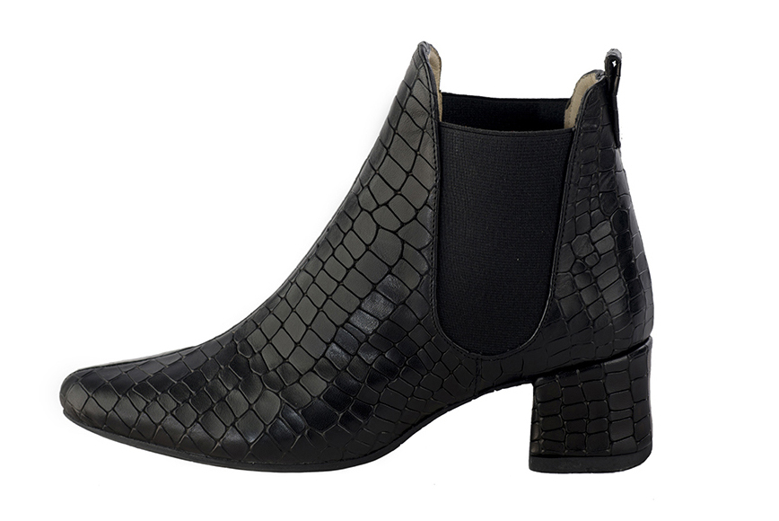 Boots femme : Boots élastiques sur les côtés couleur noir satiné. Bout rond. Petit talon évasé. Vue de profil - Florence KOOIJMAN