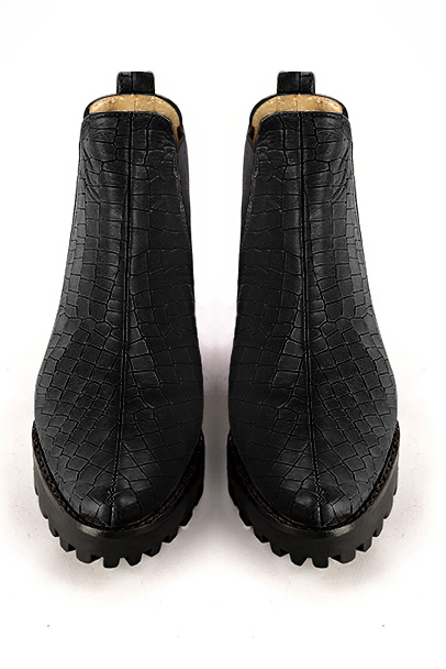 Boots femme : Boots élastiques sur les côtés couleur noir satiné. Bout rond. Semelle gomme petit talon. Vue du dessus - Florence KOOIJMAN