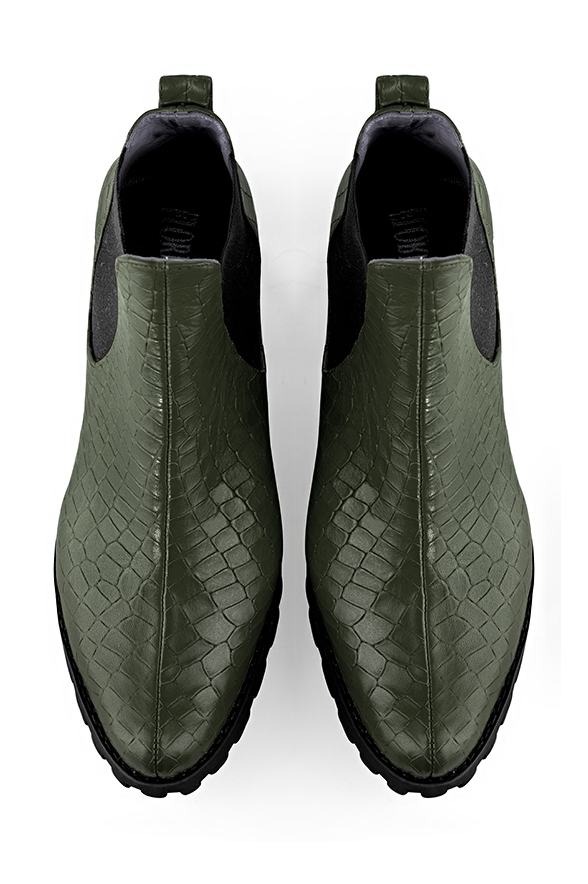 Boots femme : Boots élastiques sur les côtés couleur vert bouteille et noir mat. Bout rond. Semelle gomme petit talon. Vue du dessus - Florence KOOIJMAN