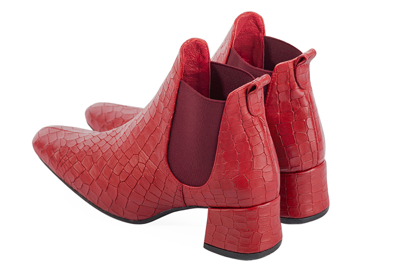 Boots femme : Boots élastiques sur les côtés couleur rouge coquelicot. Bout carré. Petit talon évasé. Vue arrière - Florence KOOIJMAN