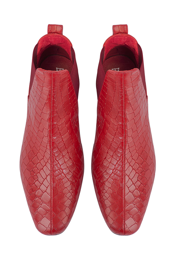 Boots femme : Boots élastiques sur les côtés couleur rouge coquelicot. Bout carré. Petit talon évasé. Vue du dessus - Florence KOOIJMAN