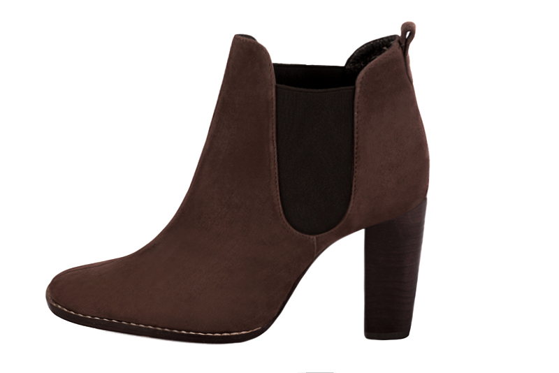 Bottines élégantes et raffinées avec des élastiques sur les côtés, coloris marron ébène. Bout carré. Haut. Talon bottier. Personnalisation : Choix des cuirs, des couleurs et des talons. Cou-de-pied sur mesure. - Florence KOOIJMAN