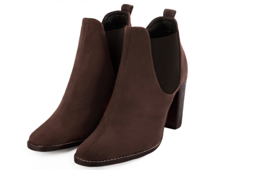 Bottines élégantes et raffinées avec des élastiques sur les côtés, coloris marron ébène. Bout carré. Haut. Talon bottier. Personnalisation : Choix des cuirs, des couleurs et des talons. Cou-de-pied sur mesure. - Florence KOOIJMAN