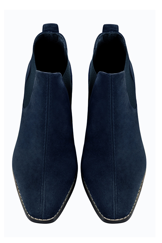 Boots femme : Boots élastiques sur les côtés couleur bleu marine. Bout carré. Talon mi-haut bottier. Vue du dessus - Florence KOOIJMAN