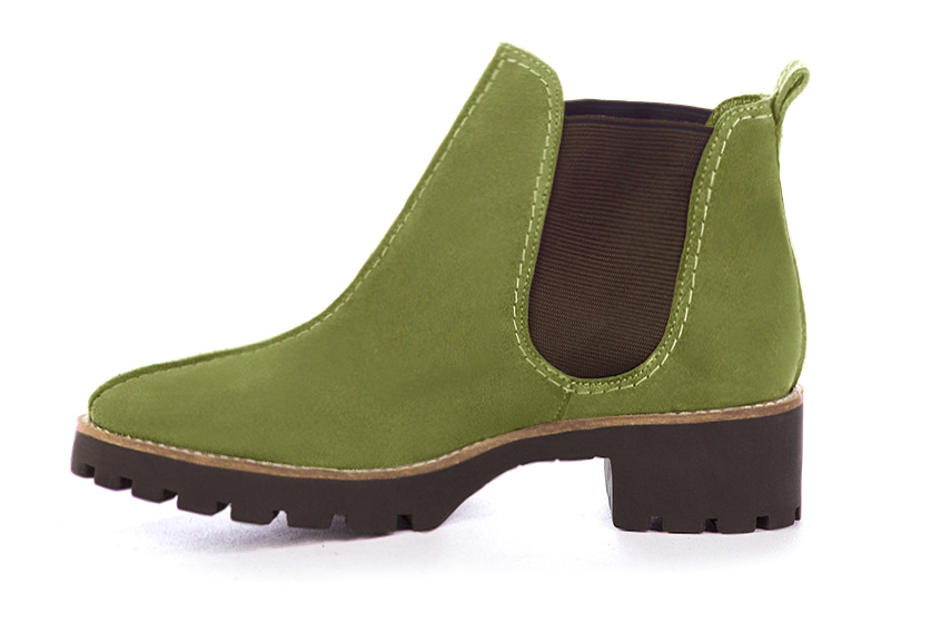Boots femme : Boots élastiques sur les côtés couleur vert pistache et marron chocolat. Bout rond. Semelle gomme petit talon. Vue de profil - Florence KOOIJMAN