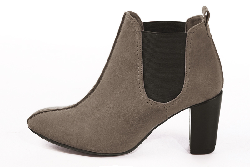 Bottines élégantes et raffinées avec des élastiques sur les côtés, coloris marron taupe. Bout rond. Haut. Talon bottier. Personnalisation : Choix des cuirs, des couleurs et des talons. Cou-de-pied sur mesure. - Florence KOOIJMAN