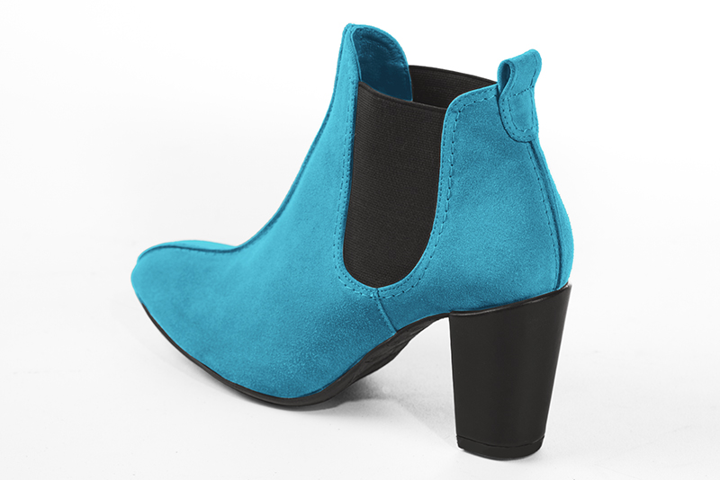 Boots élégantes et raffinées avec des élastiques sur les côtés, coloris bleu turquoise et noir. Bout rond. Talon haut bottier. Personnalisation : Choix des cuirs, des couleurs et des talons. Cou-de-pied sur mesure. - Florence KOOIJMAN