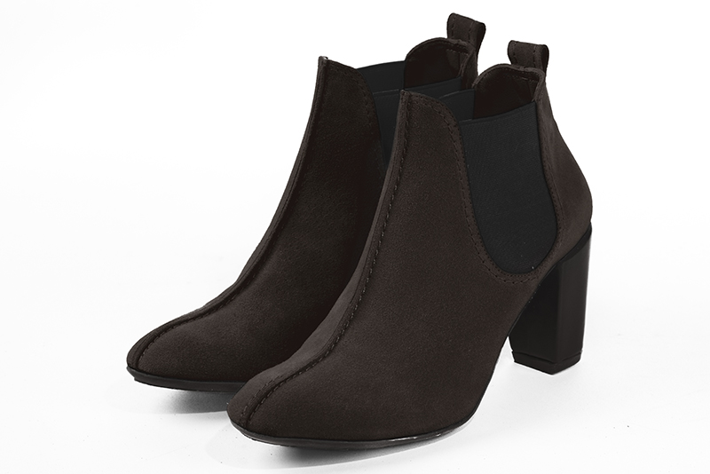 Bottines femme avec des élastiques marron ébène. Bout rond. Talon bottier de 7.5 cm - Vue avant