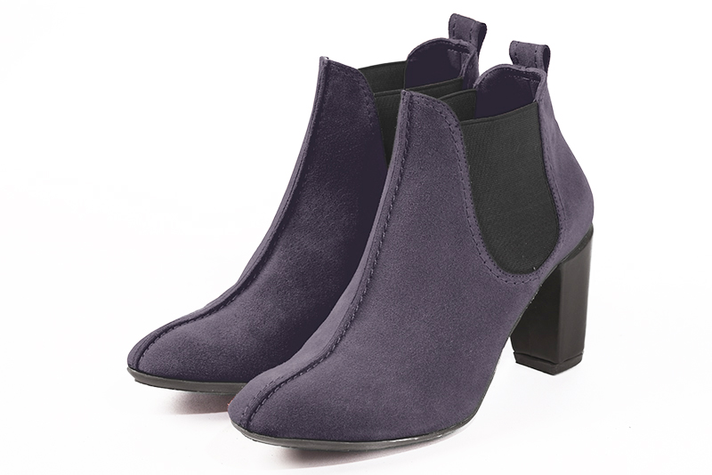 Boots élégantes et raffinées avec des élastiques sur les côtés, coloris violet améthyste et noir. Bout rond. Talon haut bottier. Personnalisation : Choix des cuirs, des couleurs et des talons. Cou-de-pied sur mesure. - Florence KOOIJMAN