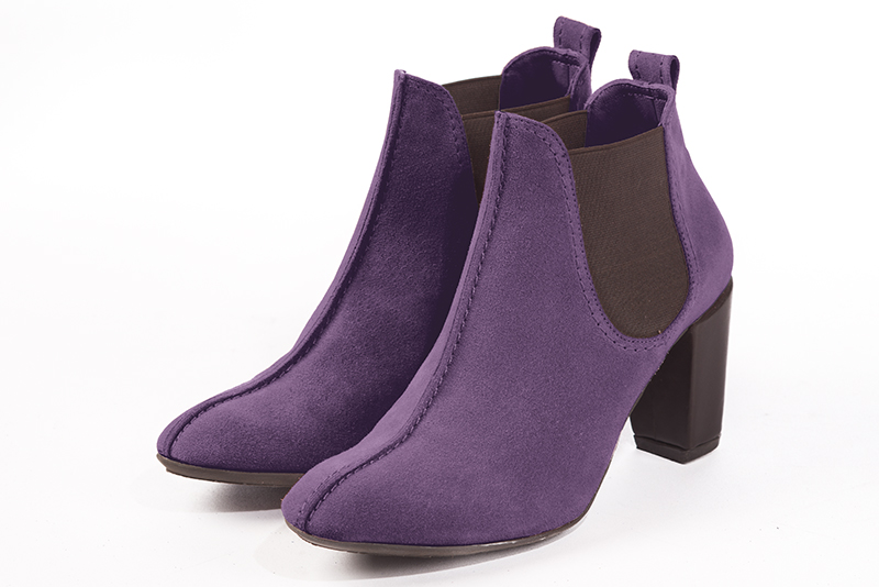 Bottines élégantes et raffinées avec des élastiques sur les côtés, coloris violet améthyste et marron ébène. Bout rond. Haut. Talon bottier. Personnalisation : Choix des cuirs, des couleurs et des talons. Cou-de-pied sur mesure. - Florence KOOIJMAN