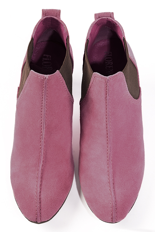 Basket femme habillée :  couleur rose camélia et marron chocolat. Semelle fine. Doublure cuir. Vue du dessus - Florence KOOIJMAN