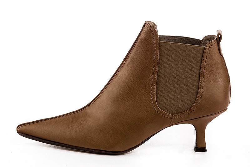 Boots femme : Boots élastiques sur les côtés couleur marron caramel. Bout pointu. Talon mi-haut bobine. Vue de profil - Florence KOOIJMAN