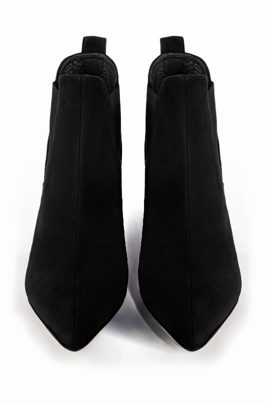 Boots femme : Boots élastiques sur les côtés couleur noir mat. Bout pointu. Talon haut fin. Vue du dessus - Florence KOOIJMAN