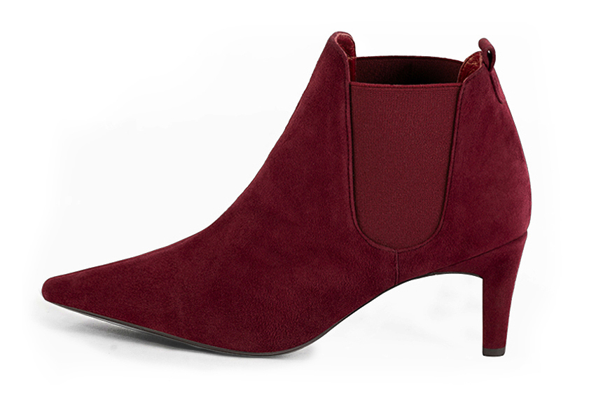 Boots femme : Boots élastiques sur les côtés couleur rouge bordeaux. Bout pointu. Talon mi-haut virgule. Vue de profil - Florence KOOIJMAN