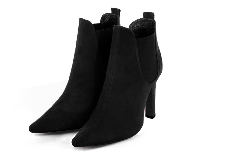 Boots femme : Boots élastiques sur les côtés couleur noir mat. Bout pointu. Talon haut fin Vue avant - Florence KOOIJMAN