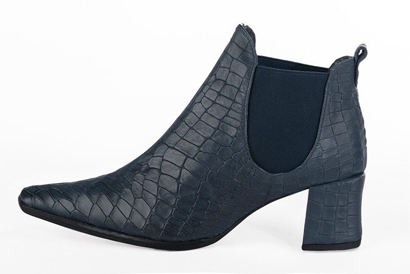Bottines élégantes et raffinées avec des élastiques sur les côtés, coloris bleu denim. Bout effilé. Mi-haut à haut. Talon bottier. Personnalisation : Choix des cuirs, des couleurs et des talons. Cou-de-pied sur mesure. - Florence KOOIJMAN