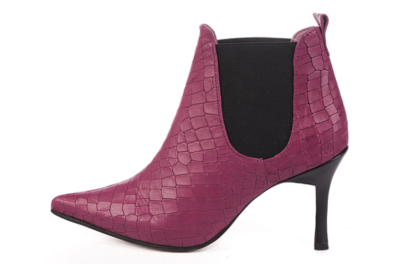 Boots élégantes et raffinées avec des élastiques sur les côtés, coloris rose fuchsia et noir. Bout pointu. Talon très haut fin. Personnalisation : Choix des cuirs, des couleurs et des talons. Cou-de-pied sur mesure. - Florence KOOIJMAN