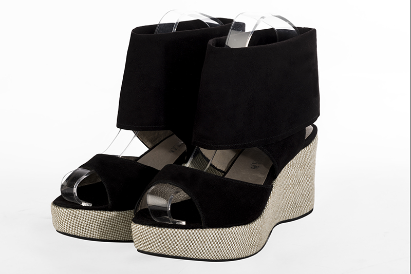 Sandale femme : Sandale soirées et cérémonies couleur noir mat. Bout rond. Semelle compensée talon mi-haut Vue avant - Florence KOOIJMAN
