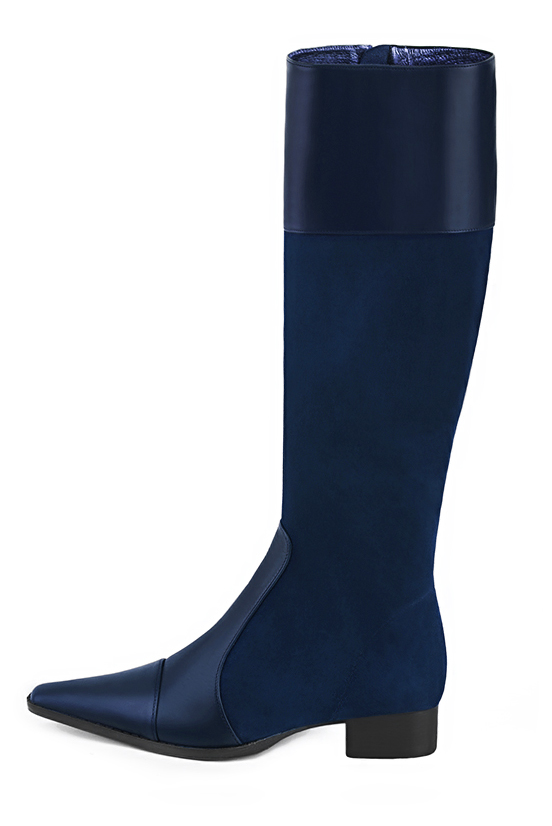 Bottes femme cavalières élégantes et raffinées, réalisées sur mesure, coloris bleu marine. Bout effilé. Semelle cuir mi-haut. Mollets fins ou larges. Personnalisation : Choix des cuirs, des couleurs et des talons. - Florence KOOIJMAN