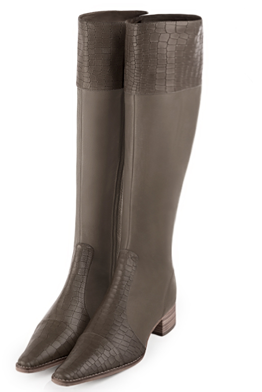Bottes femme cavalières élégantes et raffinées, réalisées sur mesure, coloris marron bronze. Bout effilé. Semelle cuir petit talon. Mollets fins ou larges. Personnalisation : Choix des cuirs, des couleurs et des talons. - Florence KOOIJMAN