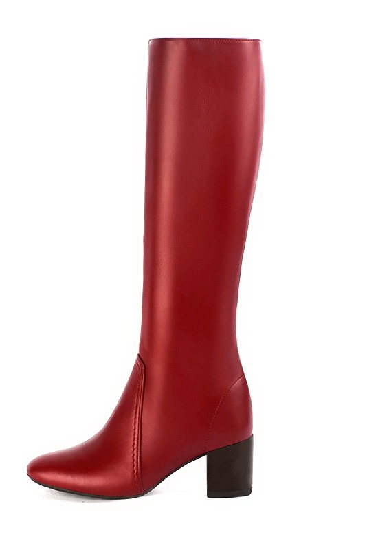 Botte femme : Bottes femme féminines sur mesures couleur rouge carmin. Bout rond. Talon mi-haut bottier. Vue de profil - Florence KOOIJMAN