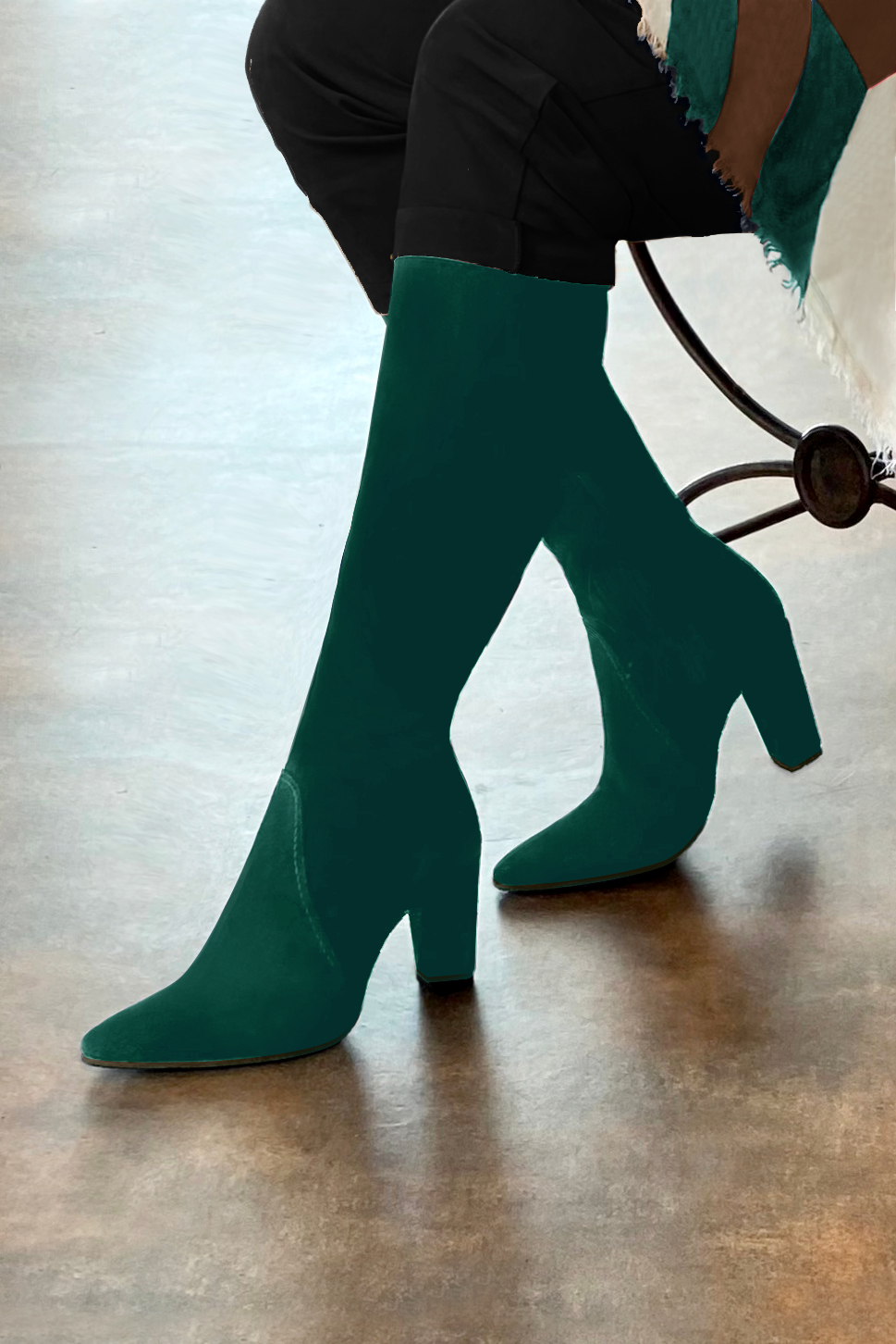 Botte femme : Bottes femme féminines sur mesures couleur vert bouteille. Bout effilé. Talon très haut bottier. Vue porté - Florence KOOIJMAN